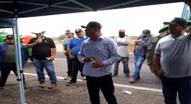 Productores negocian con autoridades precio del maíz y liberan autopista Mazatlán-Culiacán
