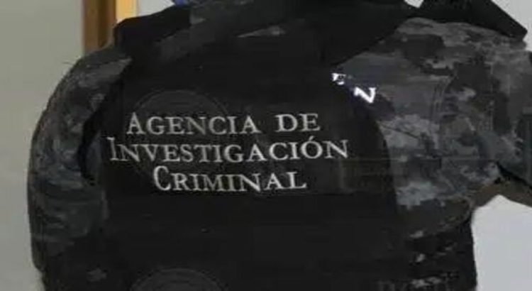 Agentes federales detienen a hombre armado