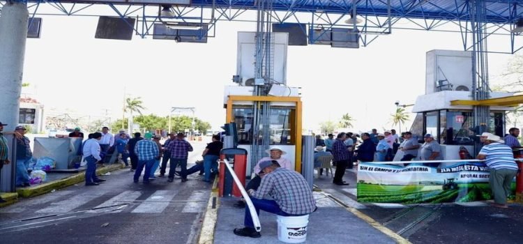 FGR emite citatorios a líderes campesinos por toma de casetas en Sinaloa FGR emite citatorios a líderes campesinos por toma de casetas en Sinaloa
