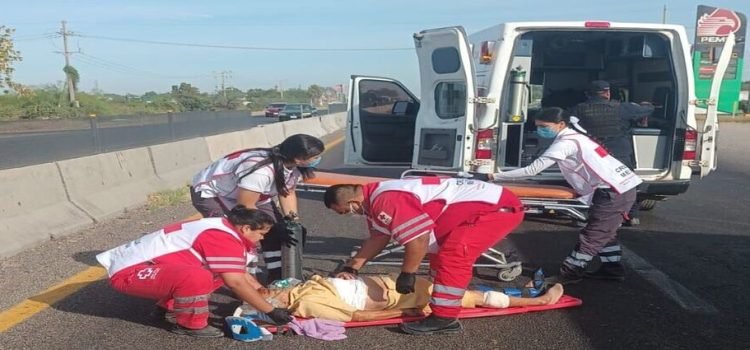 Tropellan a adulta mayor en la carretera México 15