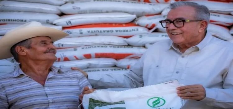 Rocha Moya encabeza entrega de fertilizantes para el Bienestar a productores del estado