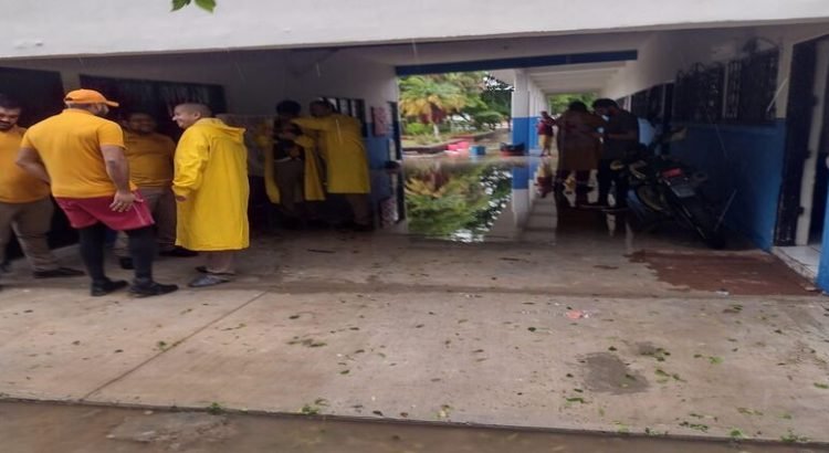 Activan refugios temporales en Ruiz Cortines y Corerepe