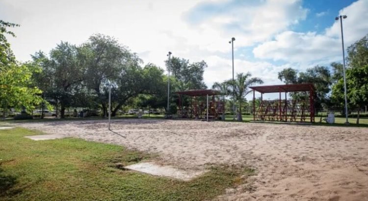 Inauguran módulo sanitario de la cancha de voleibol de playa