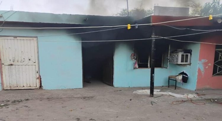 Se incendia vivienda en la sindicatura de Juan José Ríos, Guasave