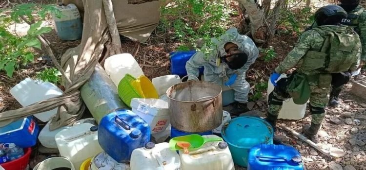 Elementos del Ejército aseguran laboratorio clandestino en Navolato Elementos del Ejército aseguran laboratorio clandestino en Navolato