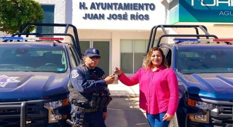 Gobierno de Juan José Ríos recibe dos patrullas del gobierno del estado