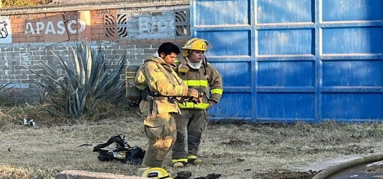 Se incendia recicladora de plástico en Guasave