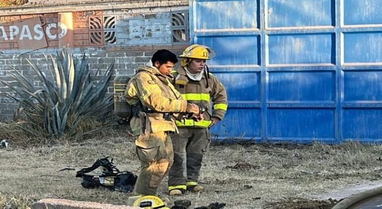 Se incendia recicladora de plástico en Guasave