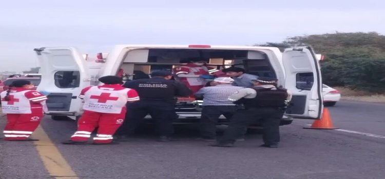 Automovilista impacta contra muro de contención en la México 15 en Guasave