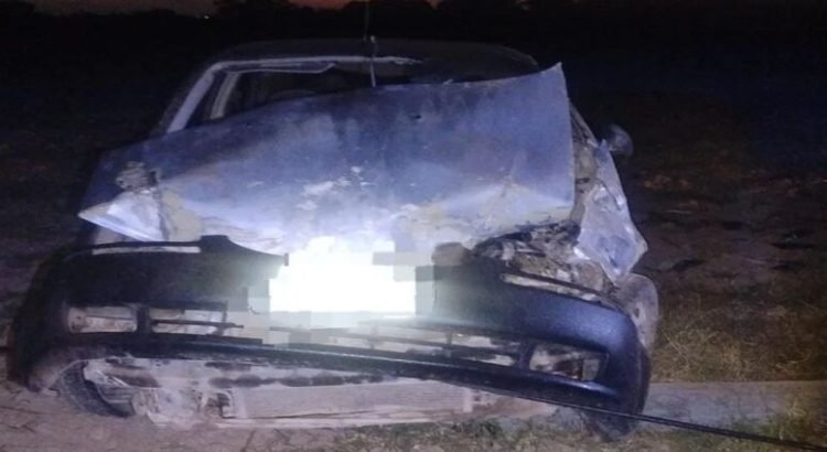 Joven sale ilesa tras impactar con poste