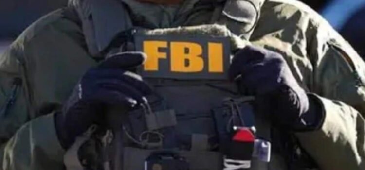 Detiene el FBI a jueza por obstruir arresto de migrante mexicano