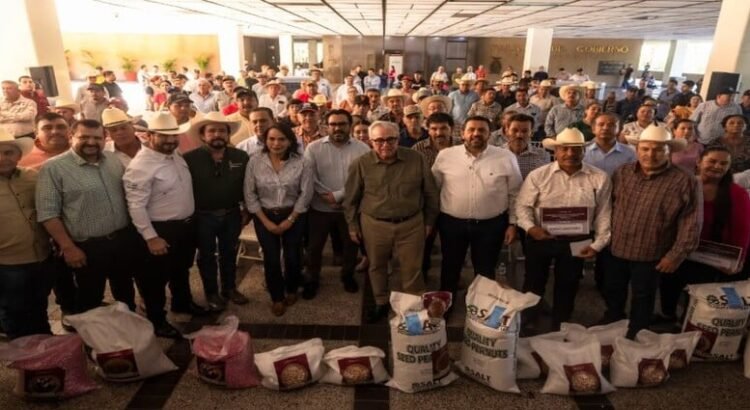 Ganaderos y agricultores de Sinaloa reciben 35 mdp en apoyos