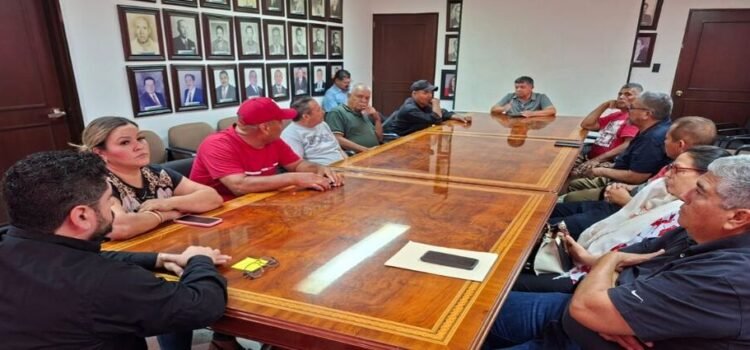 Policías jubilados en Guasave piden ser reincorporación al IMSS Policías jubilados en Guasave piden ser reincorporación al IMSS