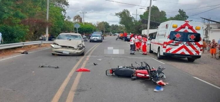 Muere motociclista al chocar de frente con un vehículo