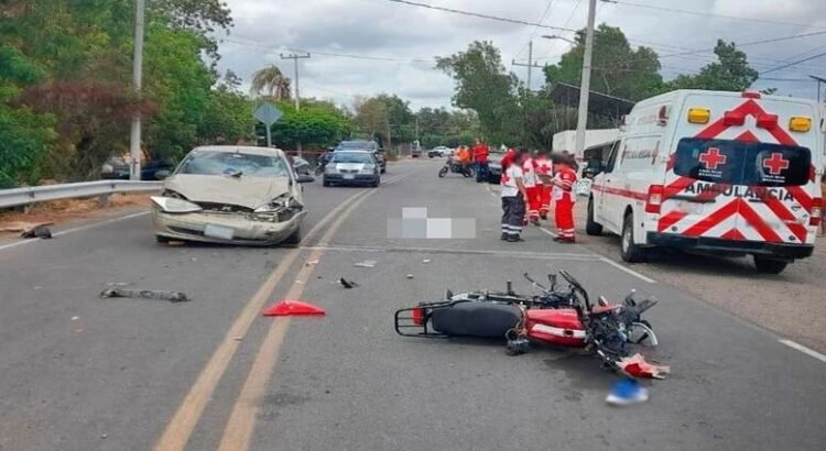 Muere motociclista al chocar de frente con un vehículo