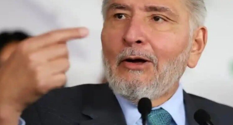 Se pone Adán Augusto López “a las órdenes de las autoridades”