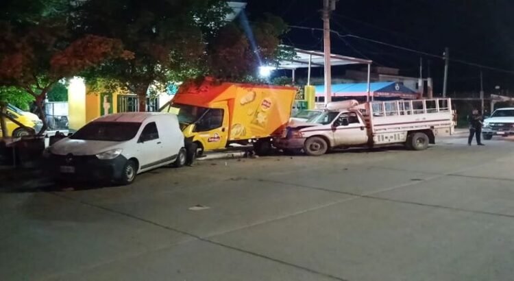Carambola deja fuertes daños materiales