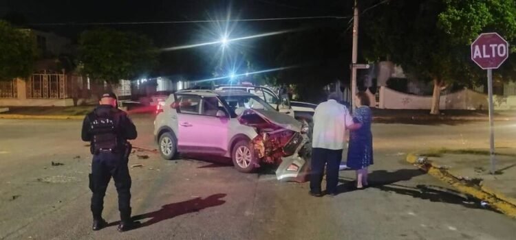 Se accidentan por conducir en sentido contrario