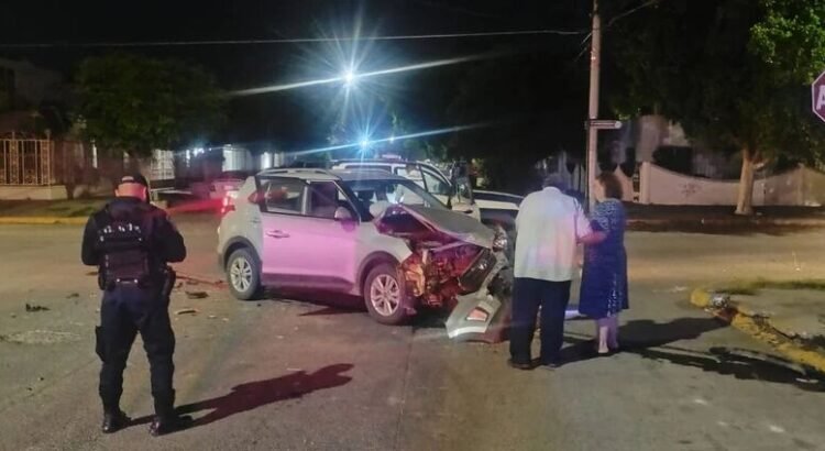 Se accidentan por conducir en sentido contrario