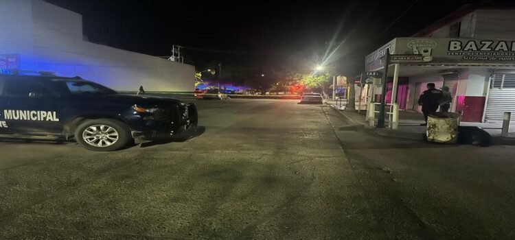 Encuentran a hombre sin vida afuera de bar en la zona Centro