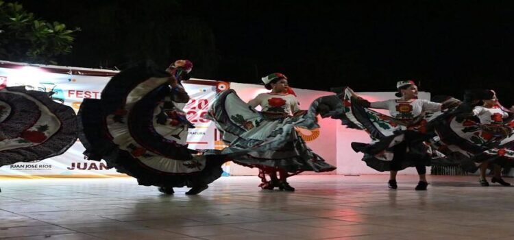 Arranca el Festival Cultural de Sinaloa 2025 en Juan José Ríos con bailes tradicionales