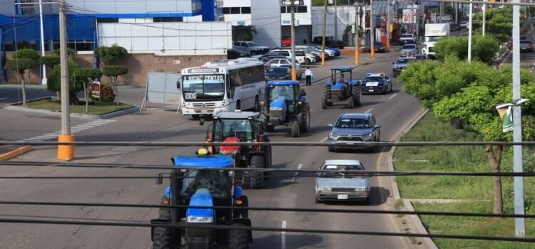 productores bloquean la caseta cuatro caminos