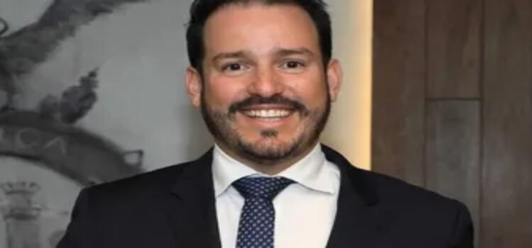 Ricardo Velarde renuncia como secretario de Economía en Sinaloa tras desaparición de joven en su bar