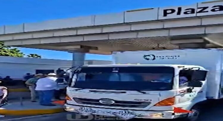 ¡Libre el paso en la caseta Cuatro Caminos! Productores sinaloenses mantienen protesta pacífica en la México 15 ¡Libre el paso en la caseta Cuatro Caminos! Productores sinaloenses mantienen protesta pacífica en la México 15