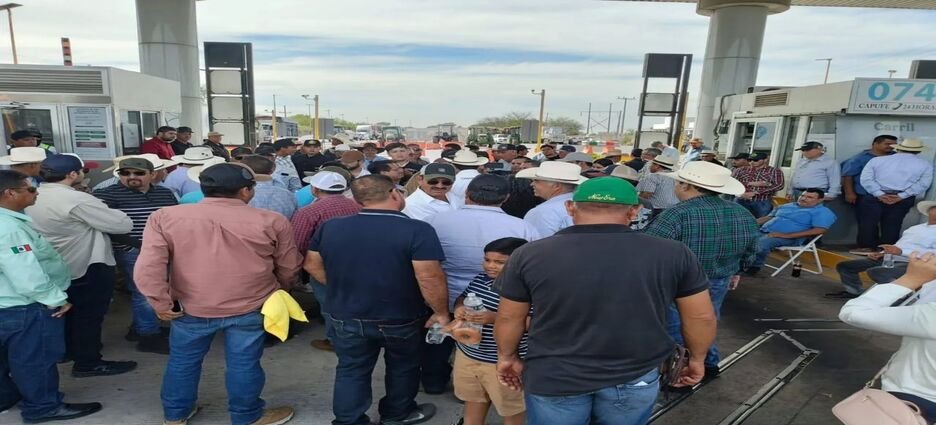 Productores agrícolas mantienen toma de caseta en Guasave; descartan bloqueo carretero