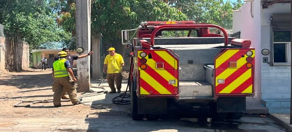 Incendio consume parte de una vivienda en Callejones de Guasavito, en Guasave